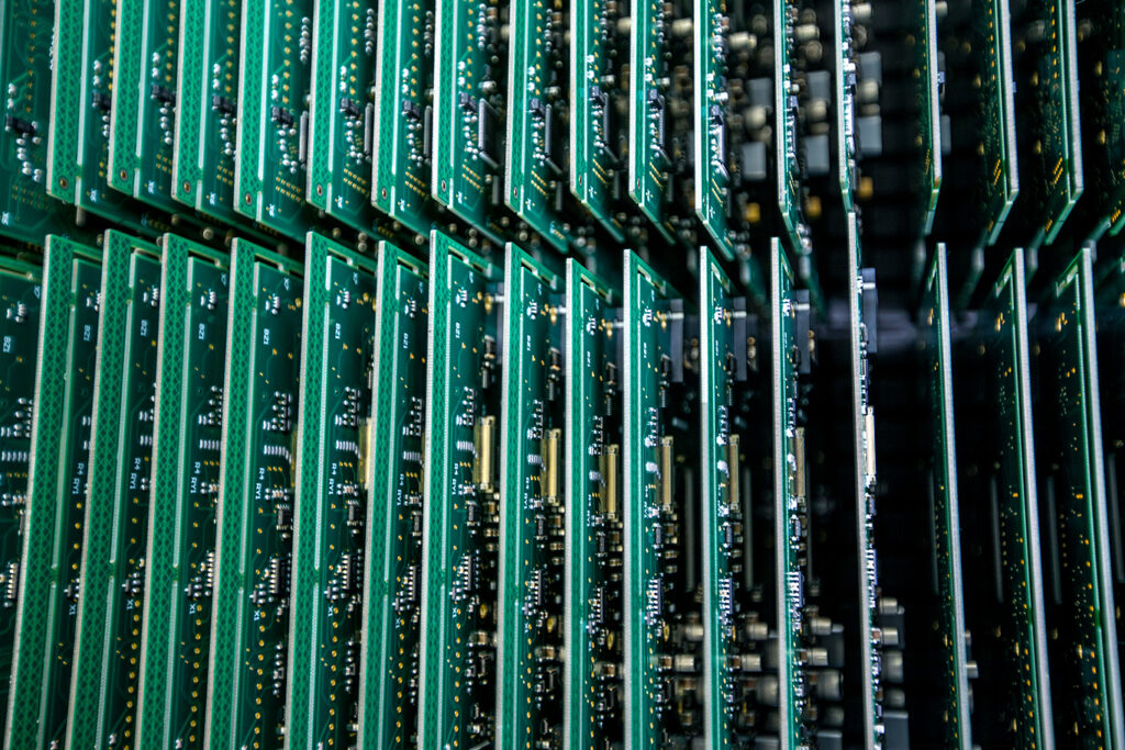 Batenburg techniek neemt Adelco Electronics over