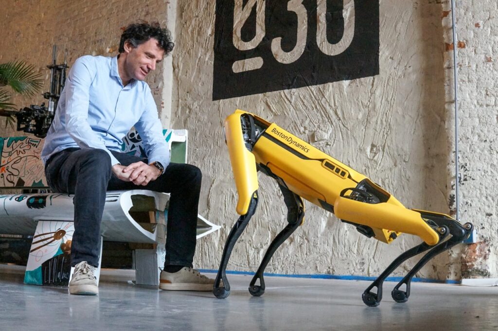 Hoe kan een robothond de maakindustrie vooruit helpen?