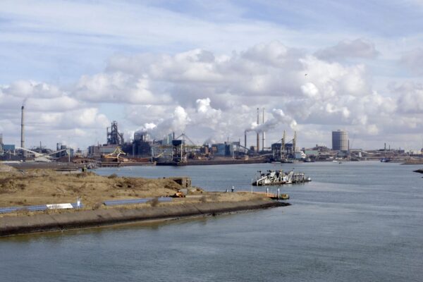 Grote brand bij Tata Steel (video)