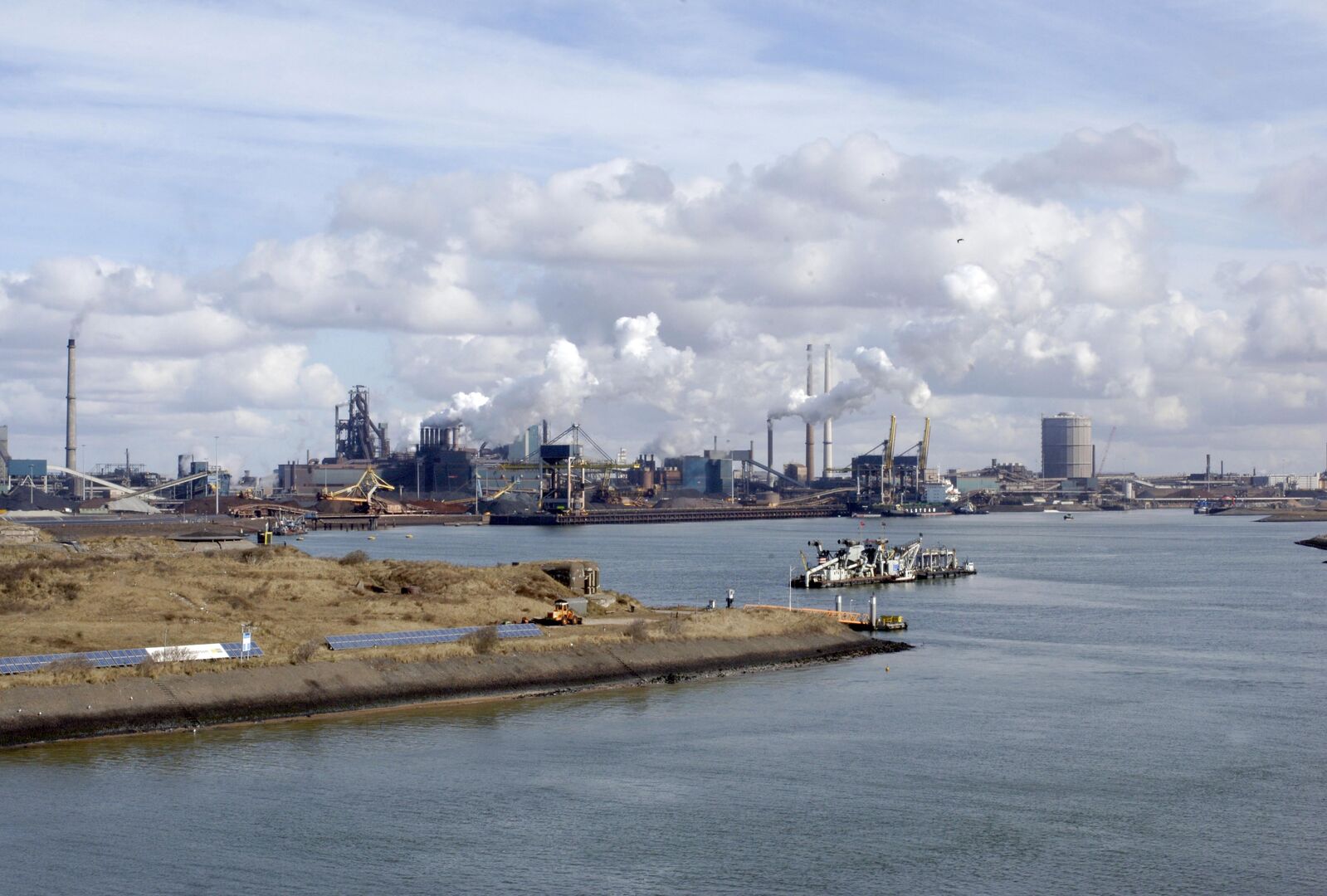 Grote brand bij Tata Steel (video)