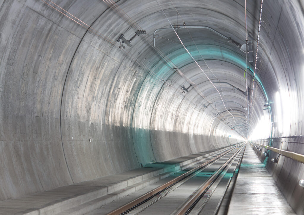 Stalen constructie voor langste spoortunnel ter wereld