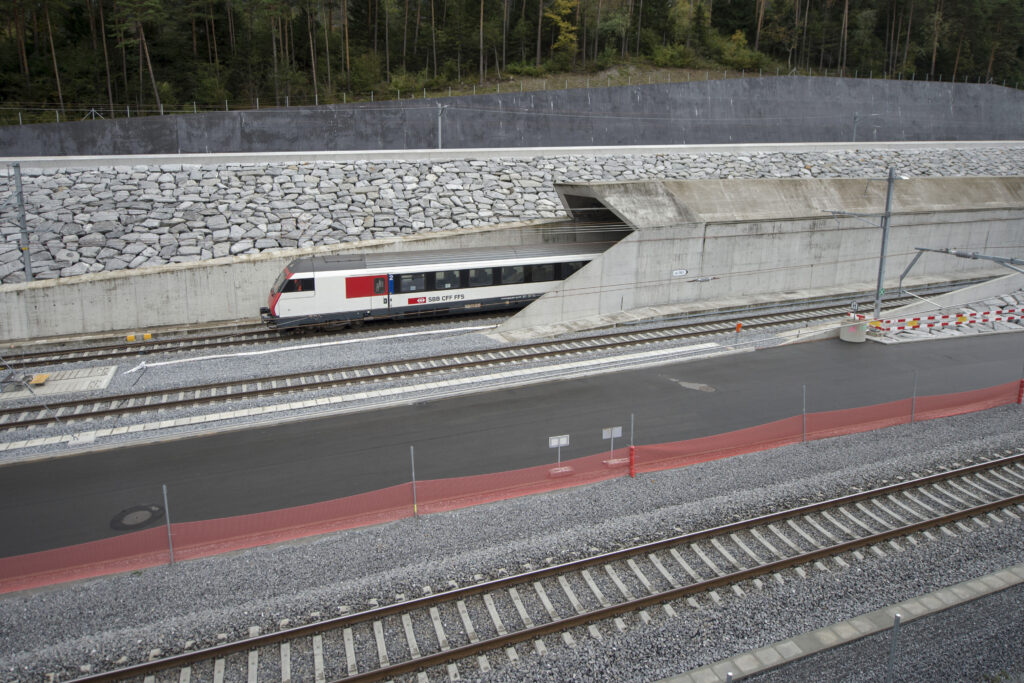 Stalen constructie voor langste spoortunnel ter wereld