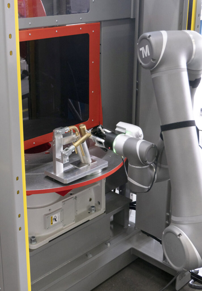 Valk Welding laat cobots samenwerken met lasrobot