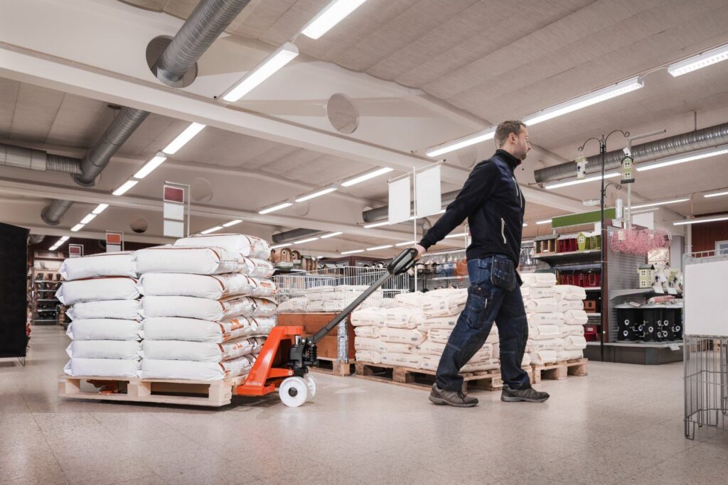 Overname Van Geel heftrucks door Prins Maasdijk