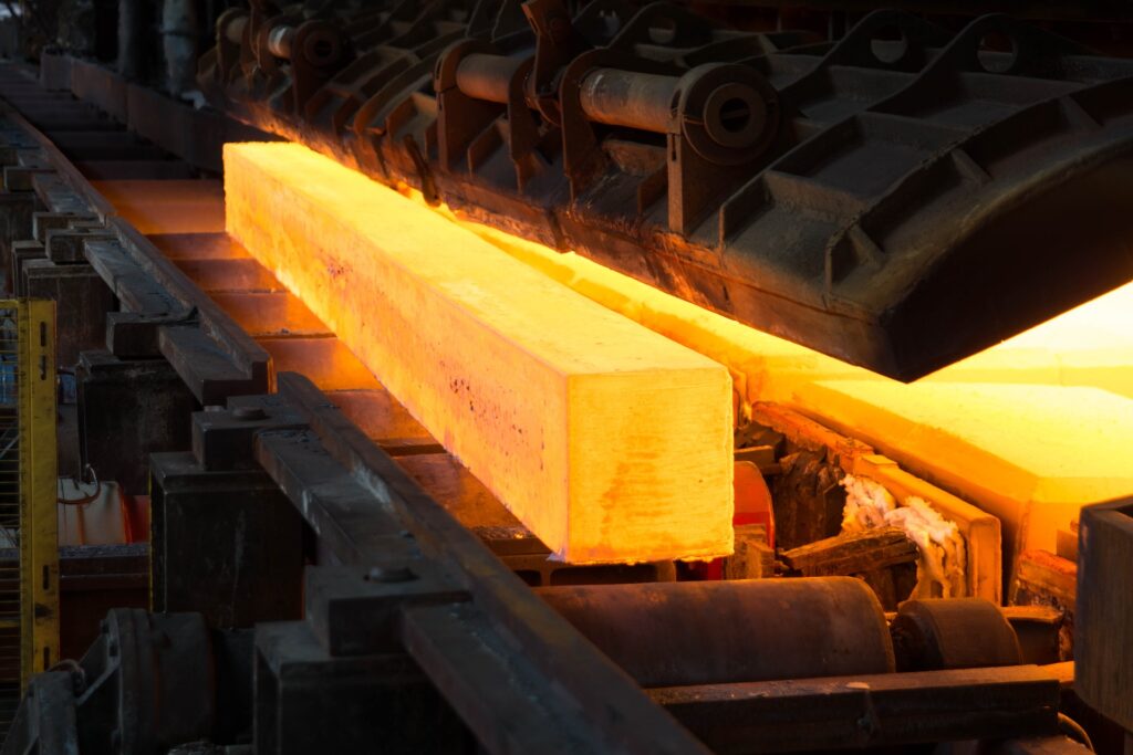 Balk staal in een staalfabriek