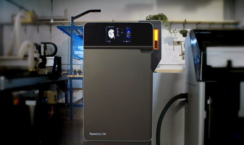 Een Formlabs 3D-printer in gebruik in een bedrijf
